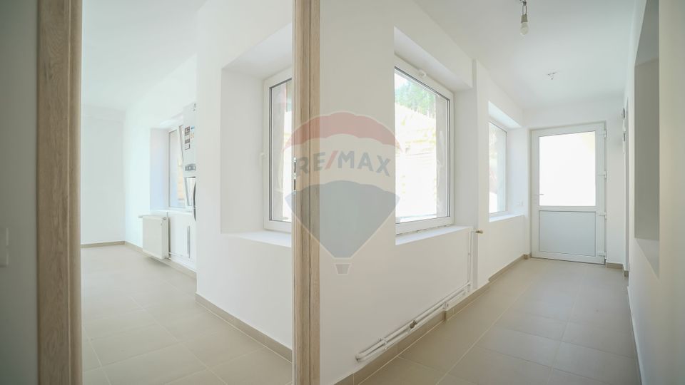 Casa renovată, cu garaj si teren de 679 mp, Scheii Brașovului