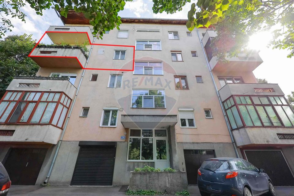 Apartament cu 4 camere și garaj de vânzare în zona Universității