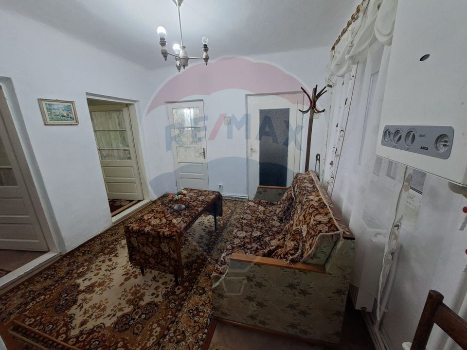 Casă de vânzare, Buhuși — 80 mp, teren 410 mp