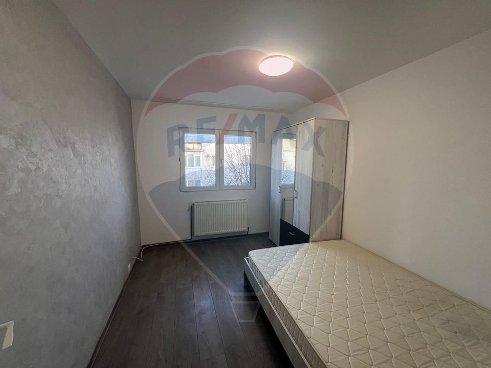 Apartament cu 3 camere de vânzare în zona Narcisa