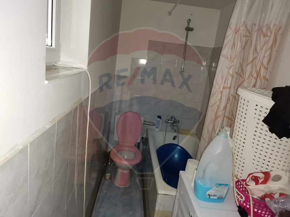 Casa traditionala De Vanzare cu 5 Hectare de teren