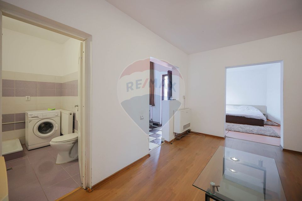 Apartament cu 2 camere de vânzare în zona Decebal, curte comună