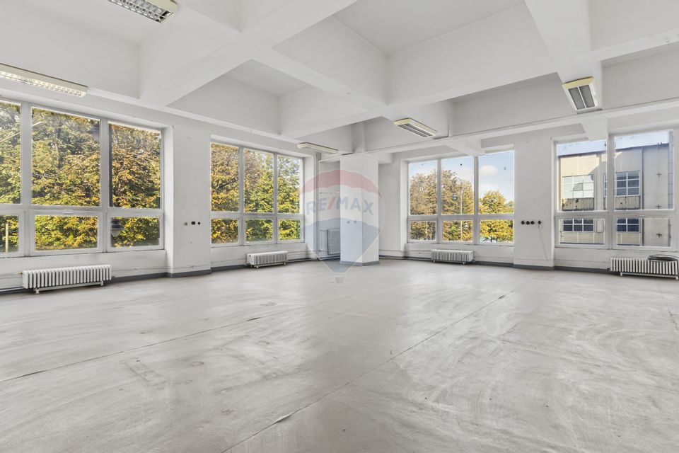 Cladire unica cu destinatii multiple de vanzare Ultracentral Arad