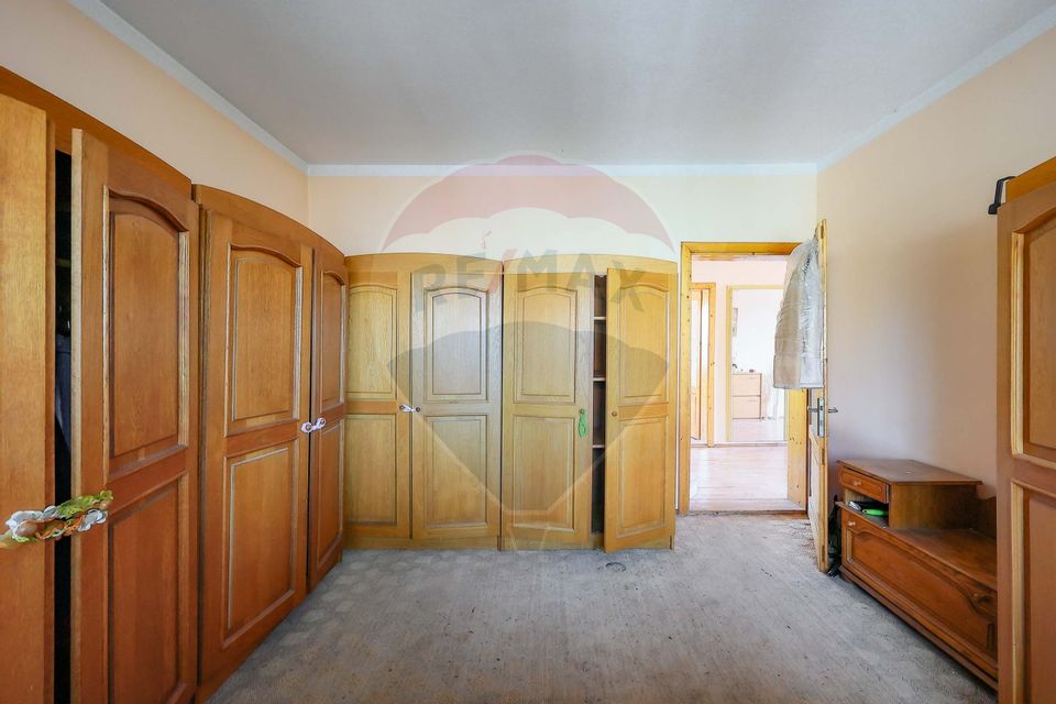 12 room House / Villa for sale, Dealuri Oradea area