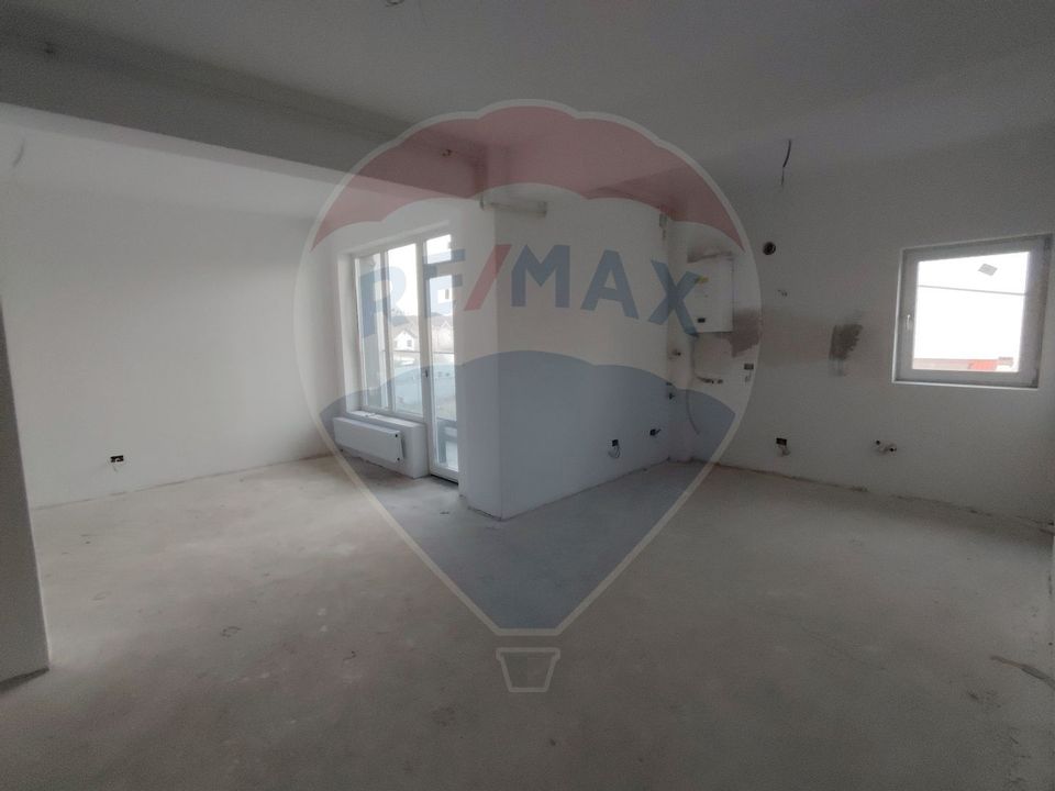 Apartament cu 3 camere ETAJ 2
