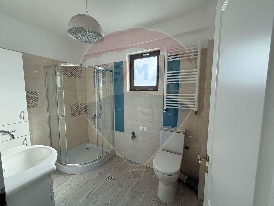 Apartament Decomandat Central 3 camere, 2 bai + loc de parcare privat
