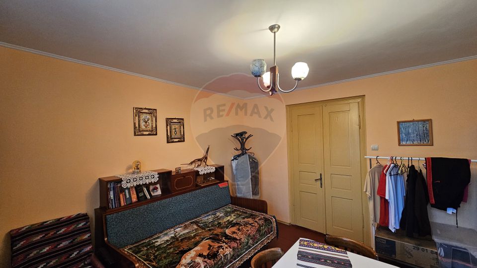 Casă / Vilă cu 3 camere de vânzare-Cacica-Suceava