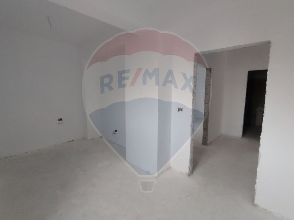 Apartament cu 3 camere ETAJ 2