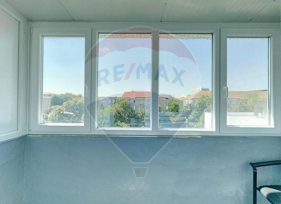 Apartament cu 3 camere de vânzare în zona Aradului