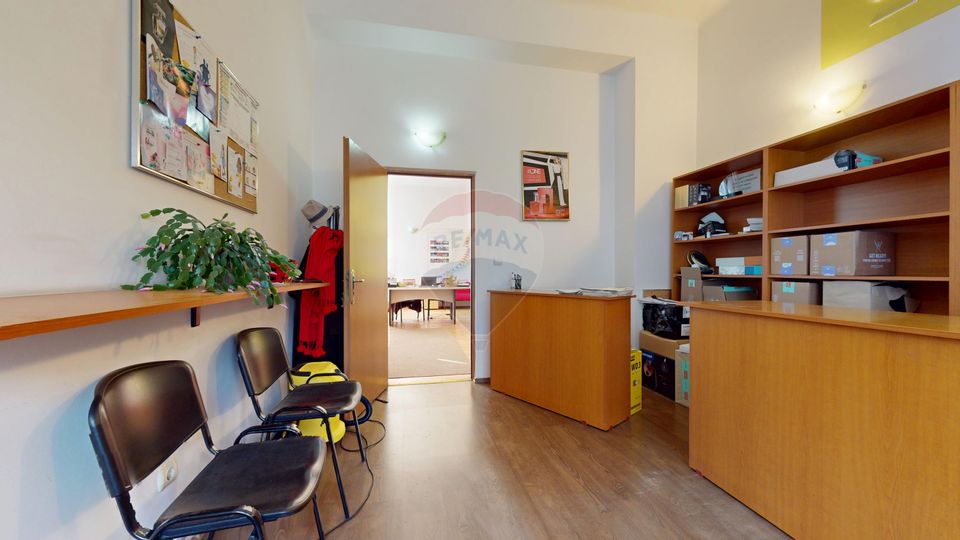 56.5sq.m Office Space for rent, Ultracentral area