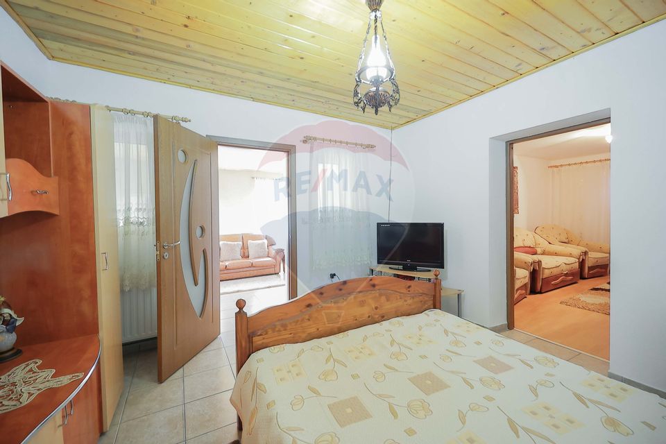 Casă și teren de 1397 mp de vânzare în Ineu, la 18 km de Oradea