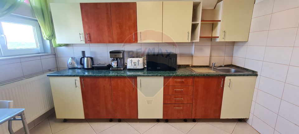 Apartament cu 3 camere de vânzare în zona Straulesti