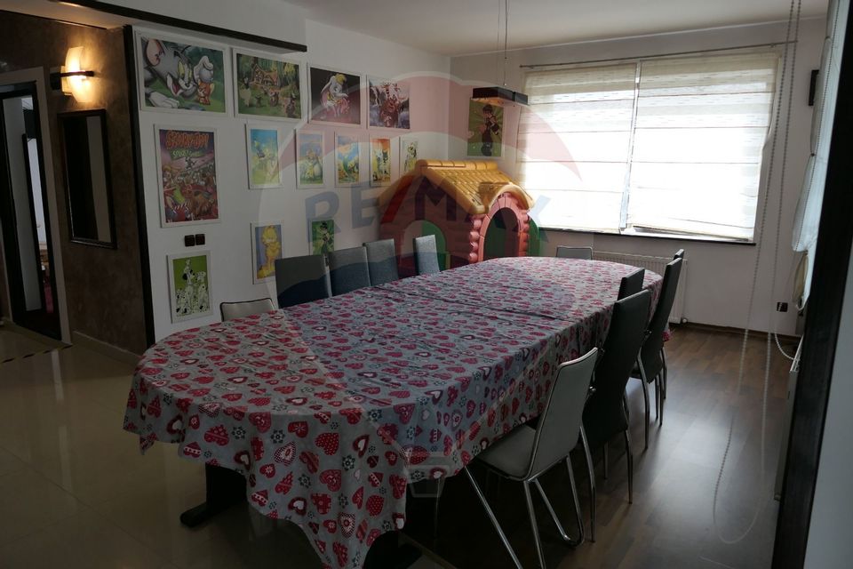 Vilă cu 10 camere de vânzare în zona Centrala