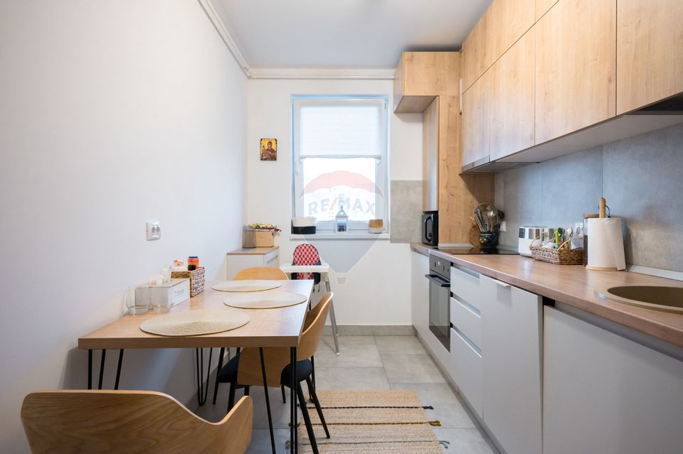 Apartament cu 2 camere,  2 băi și parcare subterană în Tractorul