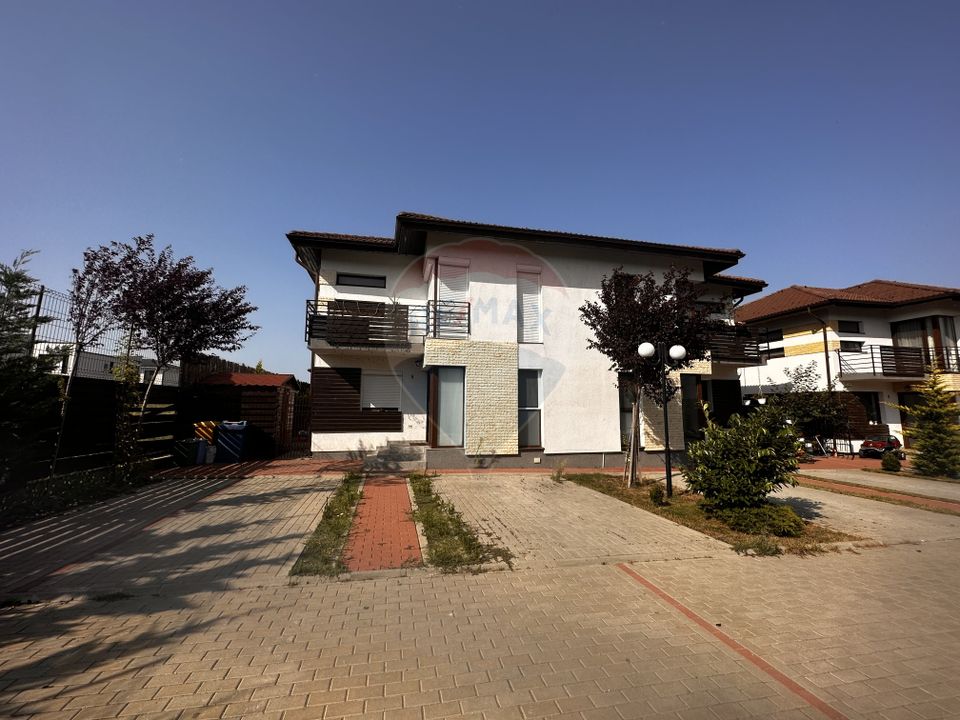 4 room House / Villa for sale