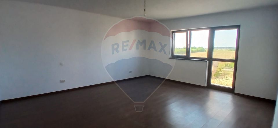 Casa individuala spatioasa cu 5 camere de vanzare in Corbeanca