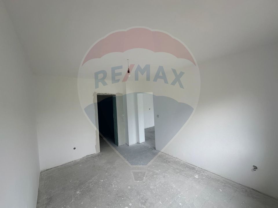 Apartament  de vânzare cu 3 camere, în apropiere de Băile Cojocna