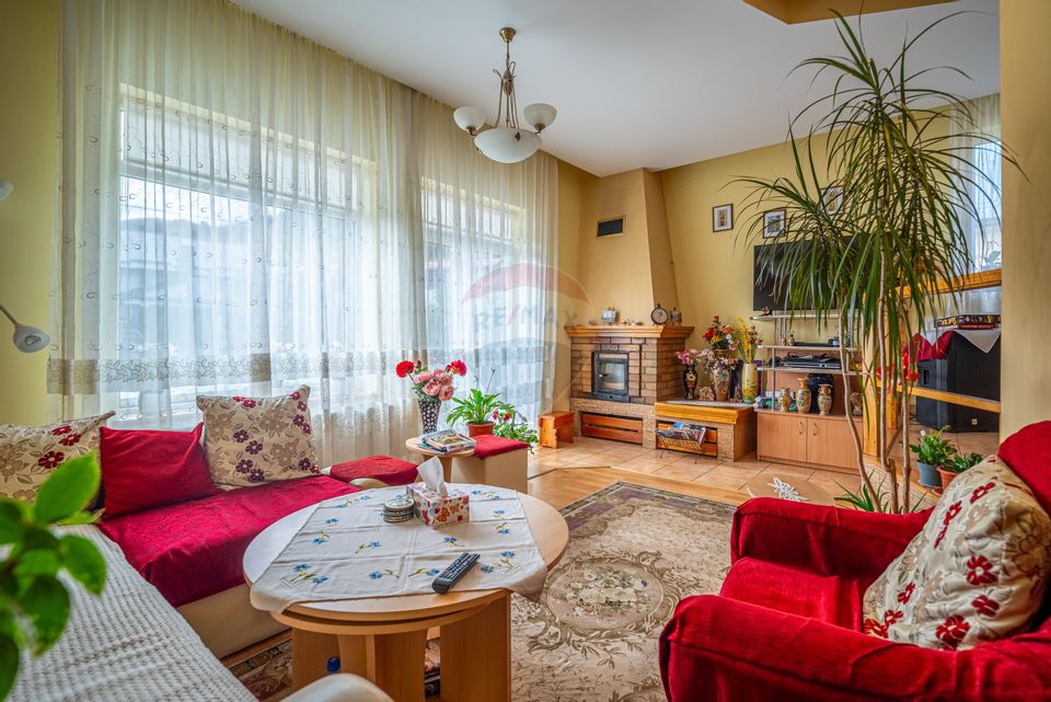 House FOR SALE in Bușteni, with superb views of the Bucegi Mountains