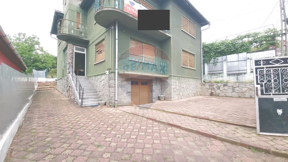 6 room House / Villa for sale, Est area