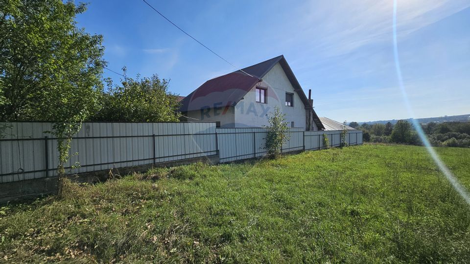 Casă / Vilă cu 5 camere, teren 2300mp de vanzare in Patrauti, Suceava