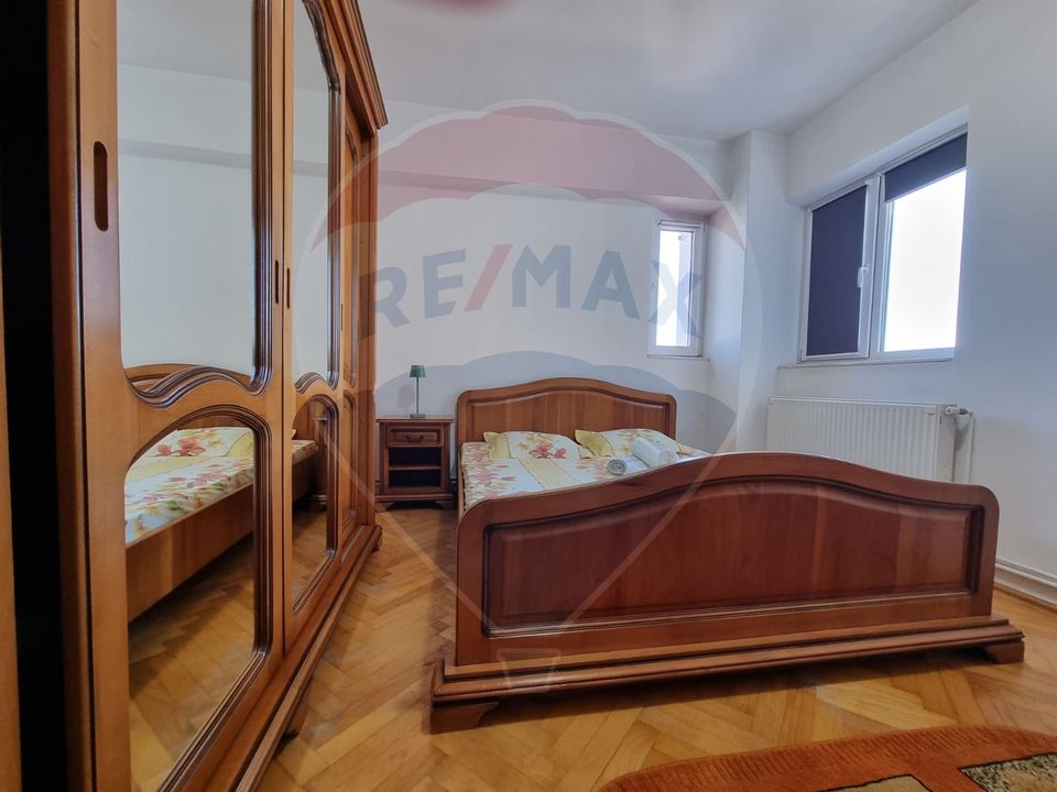 Apartament cu 3 camere de închiriat în zona Faleza Nord