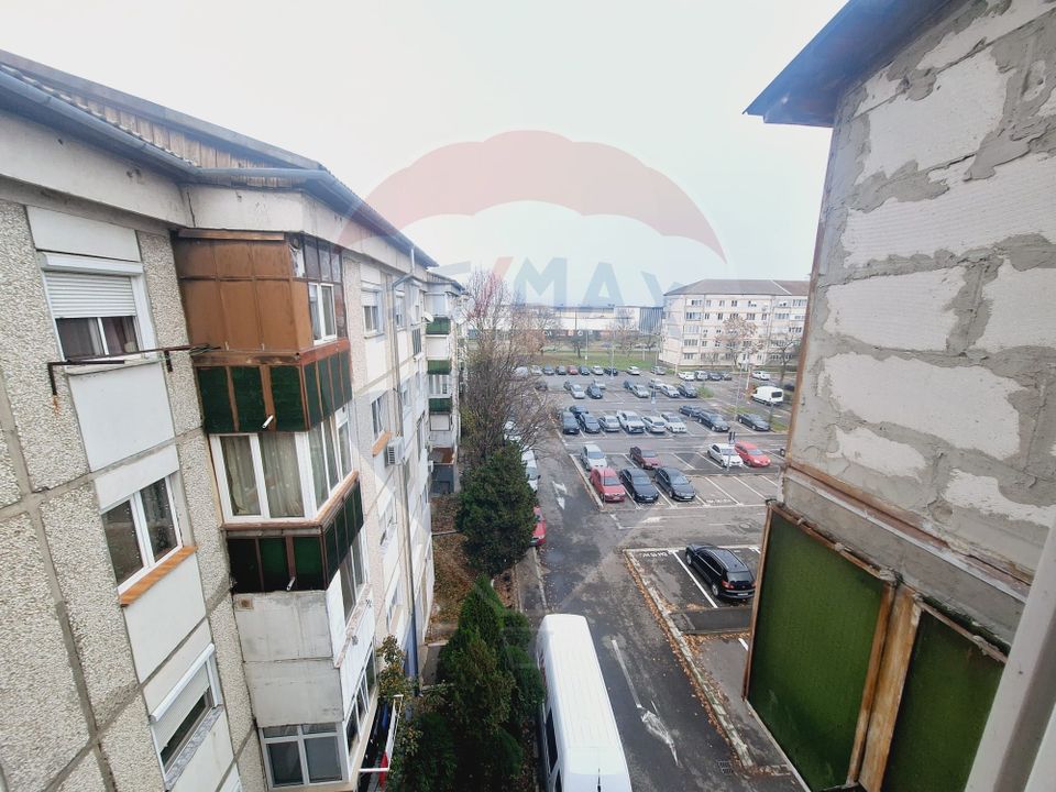 Apartament cu 3 camere de vânzare în zona Nufarul