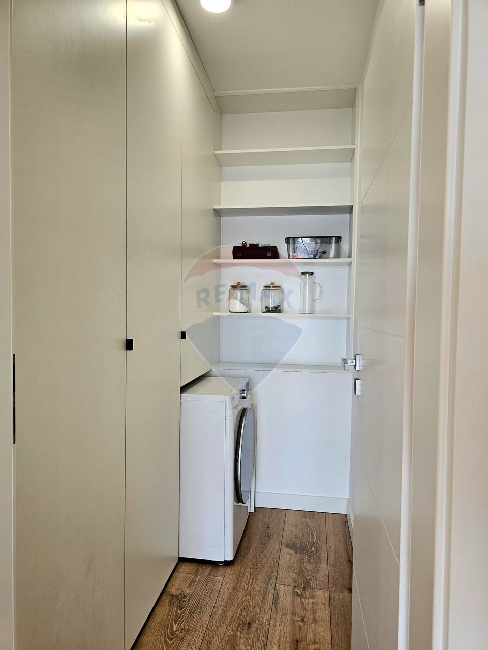 Penthouse superb cu 4 camere de închiriat în zona Andrei Muresanu