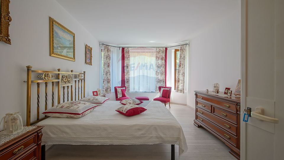 Vilă în zona Glăjărie, 10 camere, Sp + E + M, teren 2789 mp