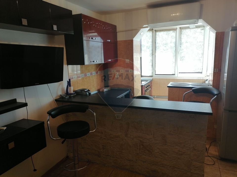 Apartament cu 3 camere de închiriat în zona Milcov