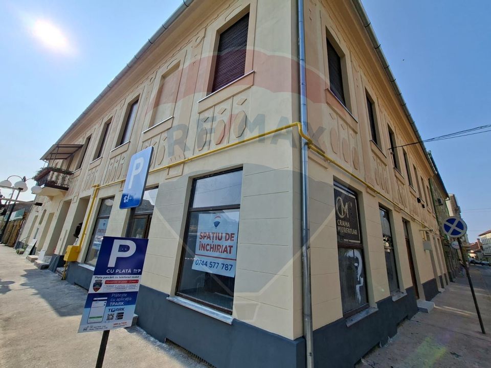 Spațiu comercial 75 mp  Piata Catedralei. Vitrină si acces din stradă