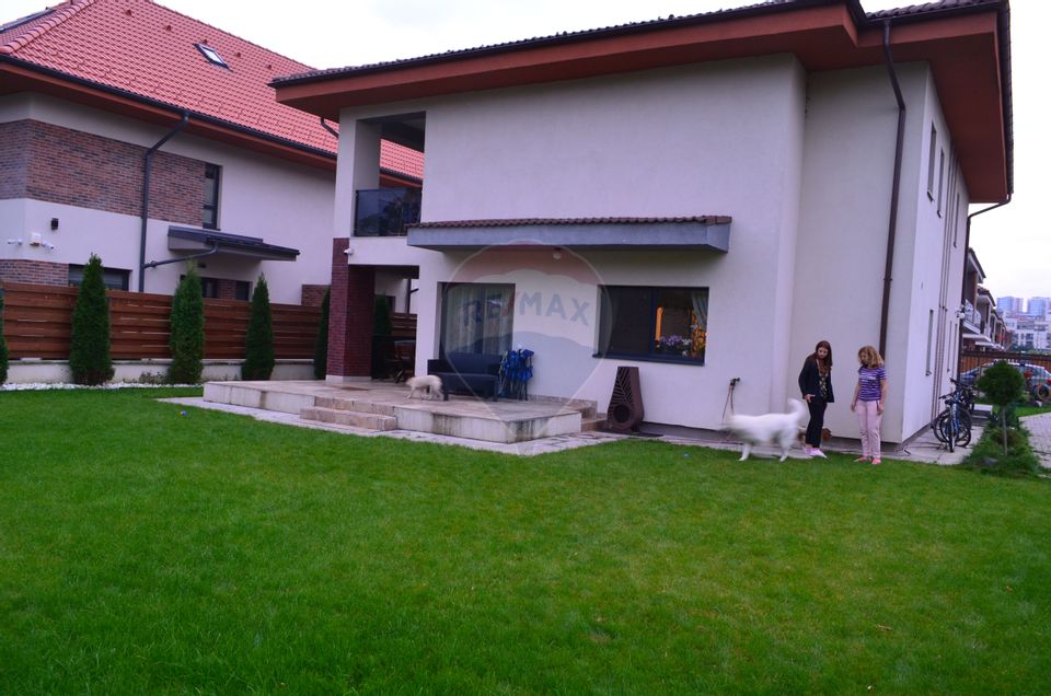Casă / Vilă cu 4 camere de închiriat în zona Borhanci
