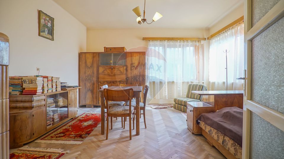 Apartament in vila, de vanzare, în zona Aurel Vlaicu