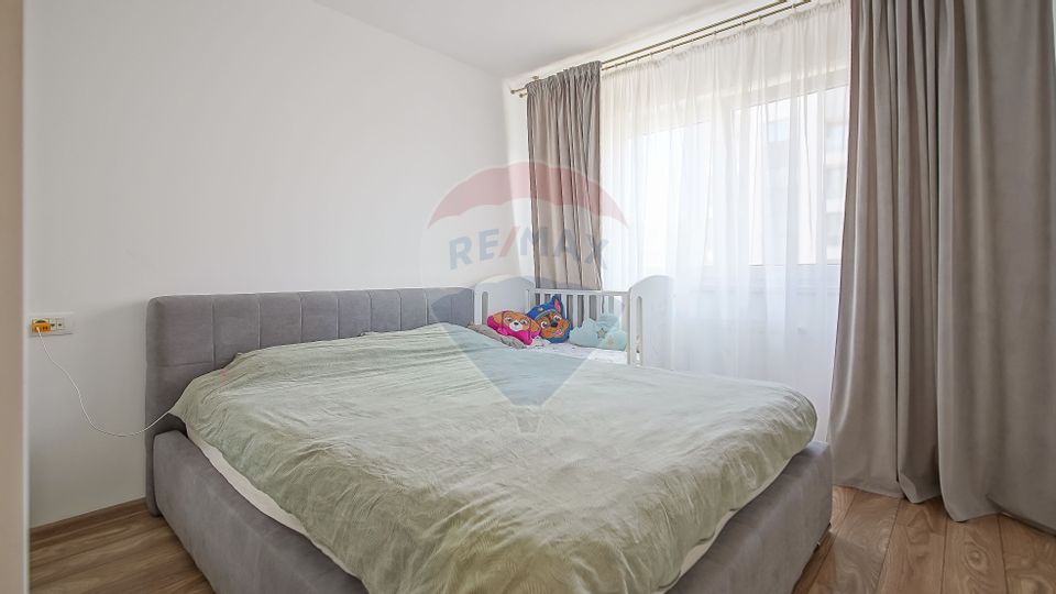 Apartament cu 2 camere și boxă de vânzare la Top City în Tractorul