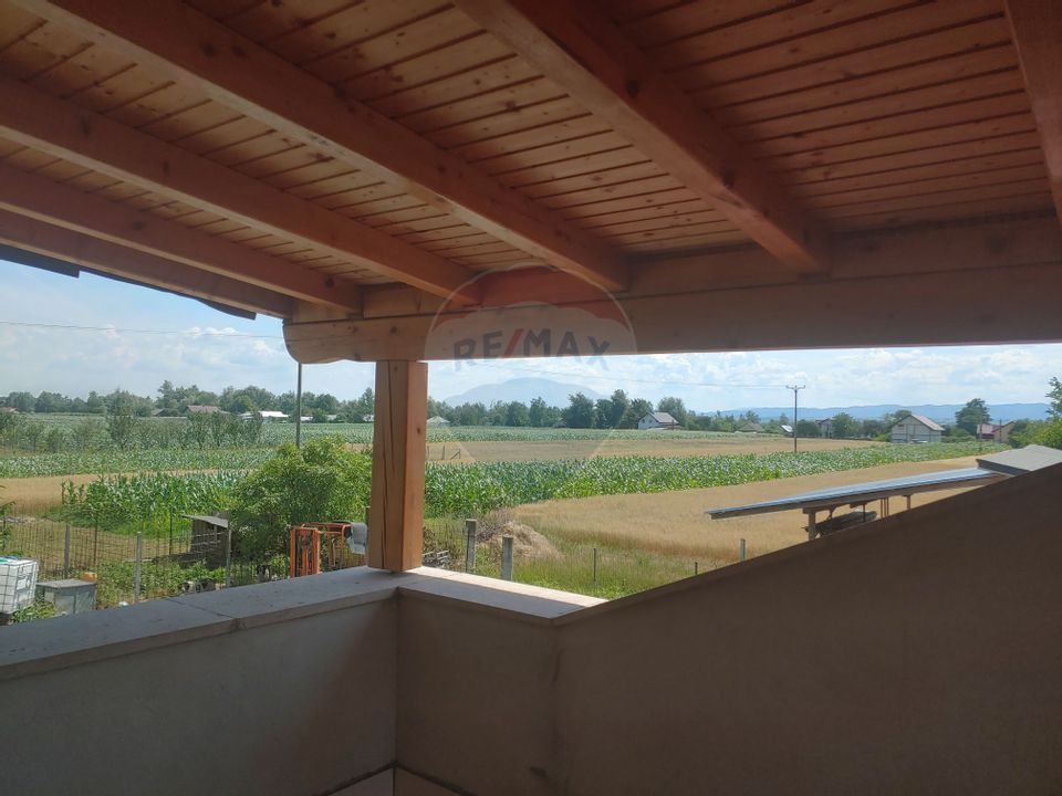 Casă / Vilă de lux cu 5 camere de vânzare în Vadu Moldovei, Suceava