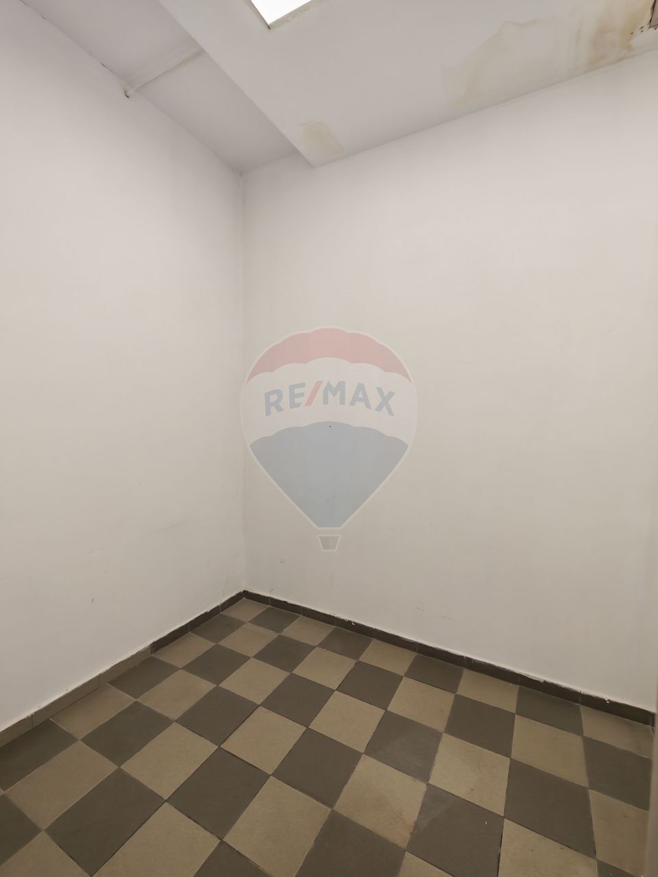 230.99sq.m Commercial Space for rent, Ultracentral area