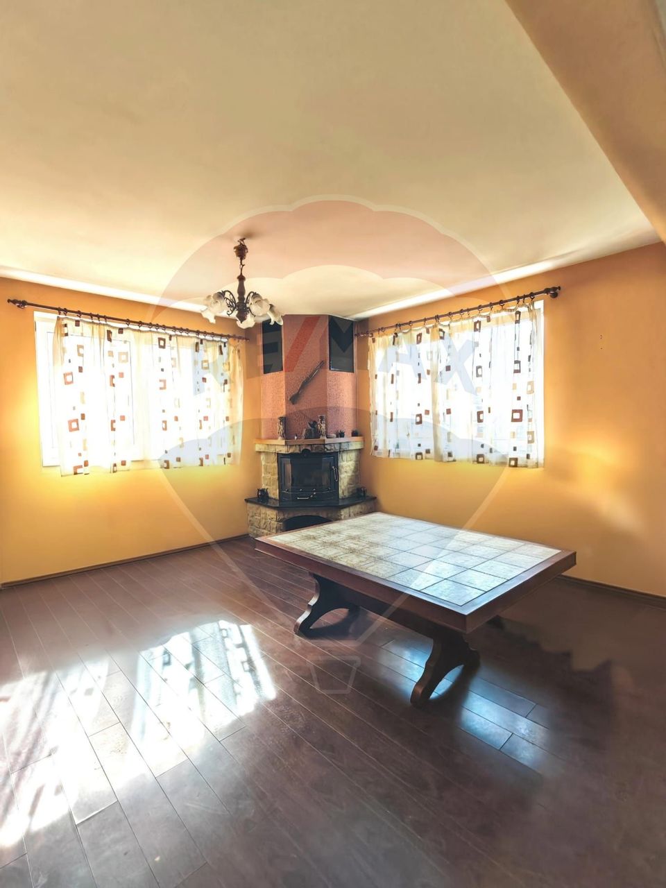 Casă / Vilă cu 5 camere de vânzare