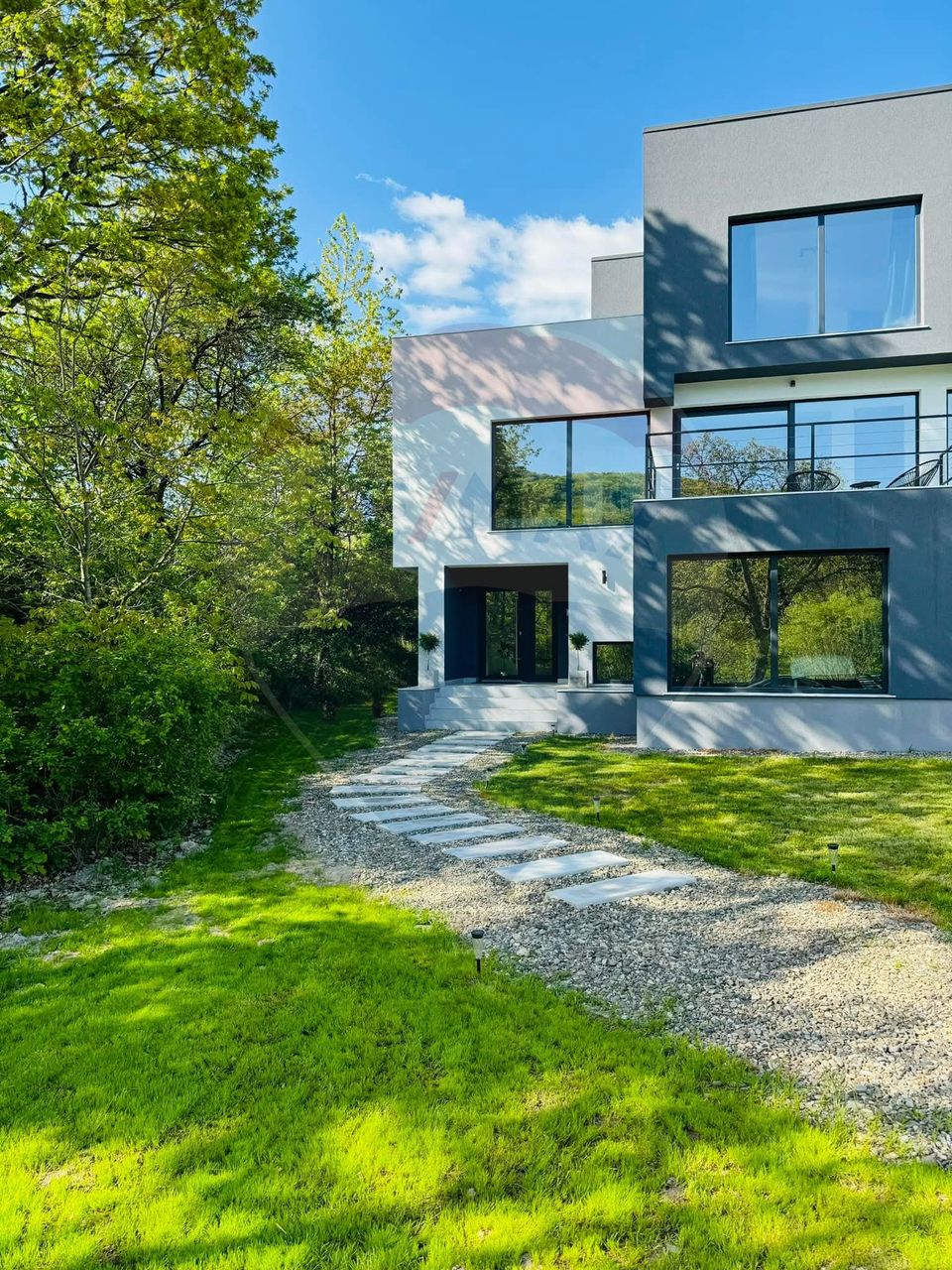 8 room House / Villa for sale