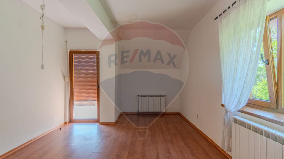 Casa CU POVESTE rezidential/ vacanta in Teliu cu 1700 mp teren!