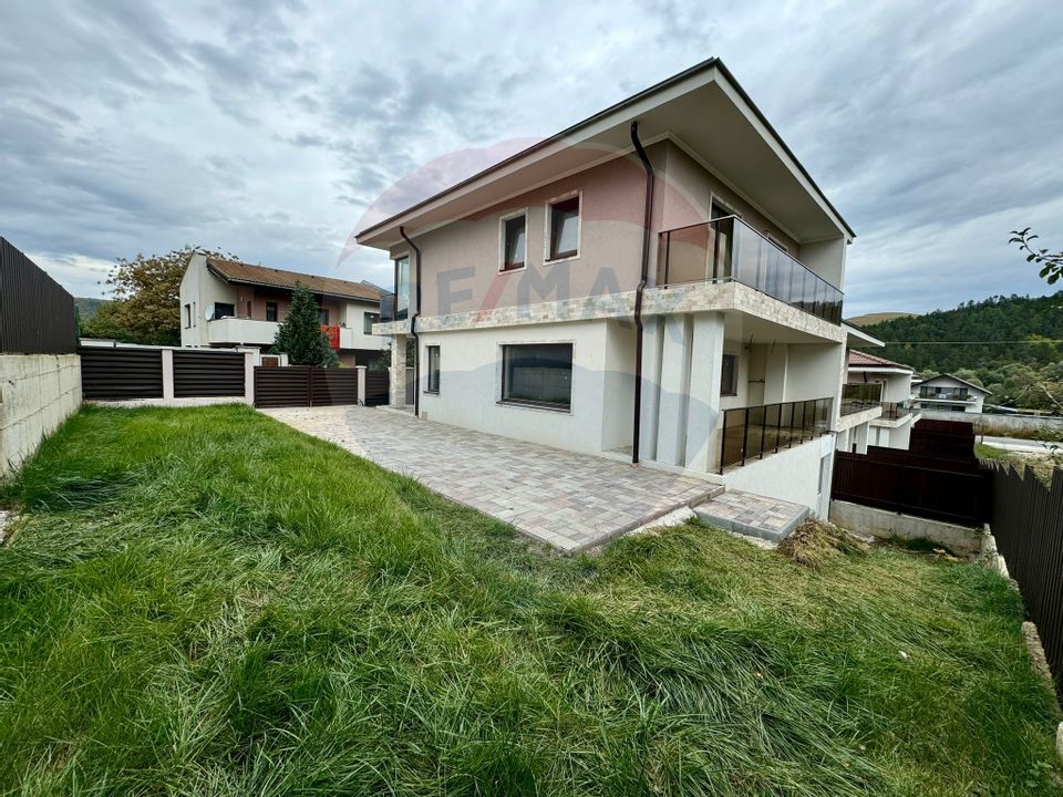 5 room House / Villa for sale