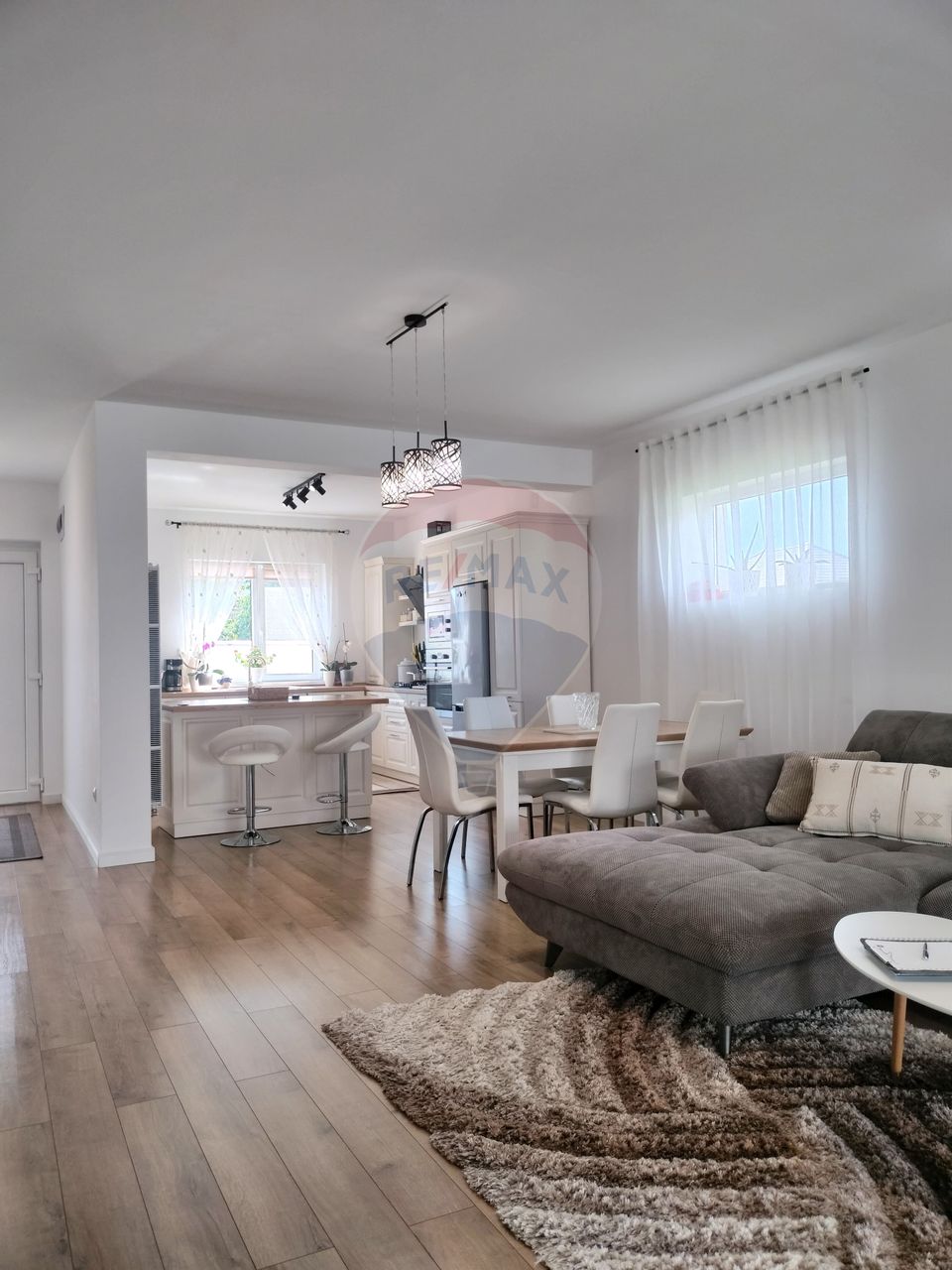 Casă cu 4 camere pe un singur nivel -Targu Mures (Sancraiu de Mures)