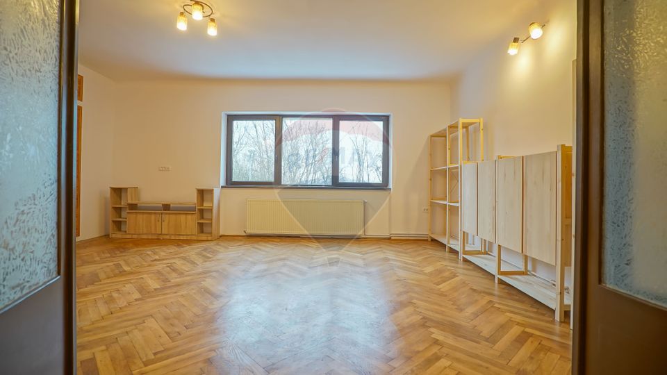 Apartament cu 3 camere în casă cu grădină Drumul Poienii