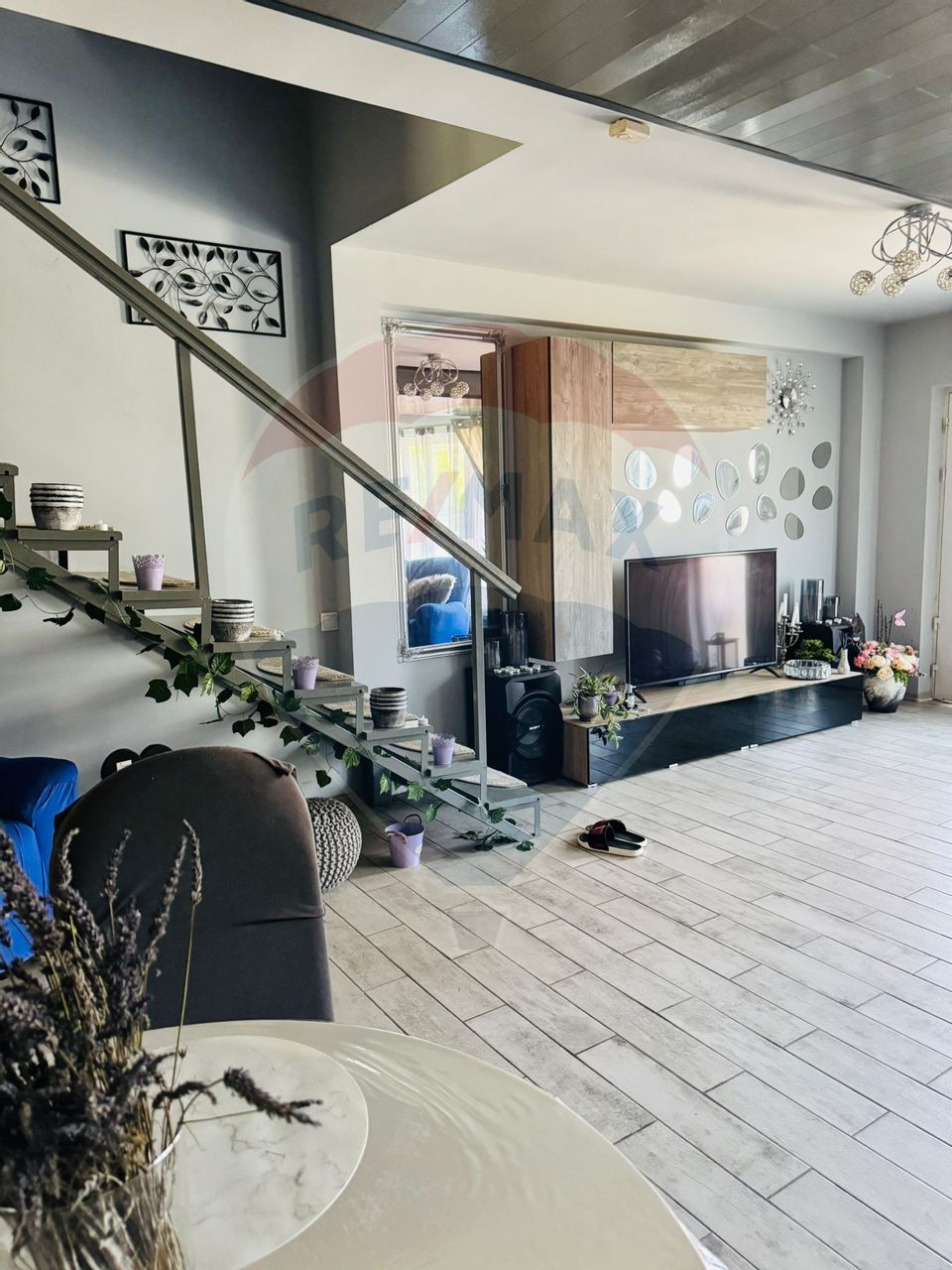 Casă / Vilă cu 8 camere de vânzare în zona Vest