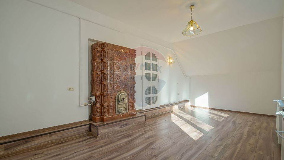 REZERVATA! Vilă individuală cu terasă, curte și două garaje