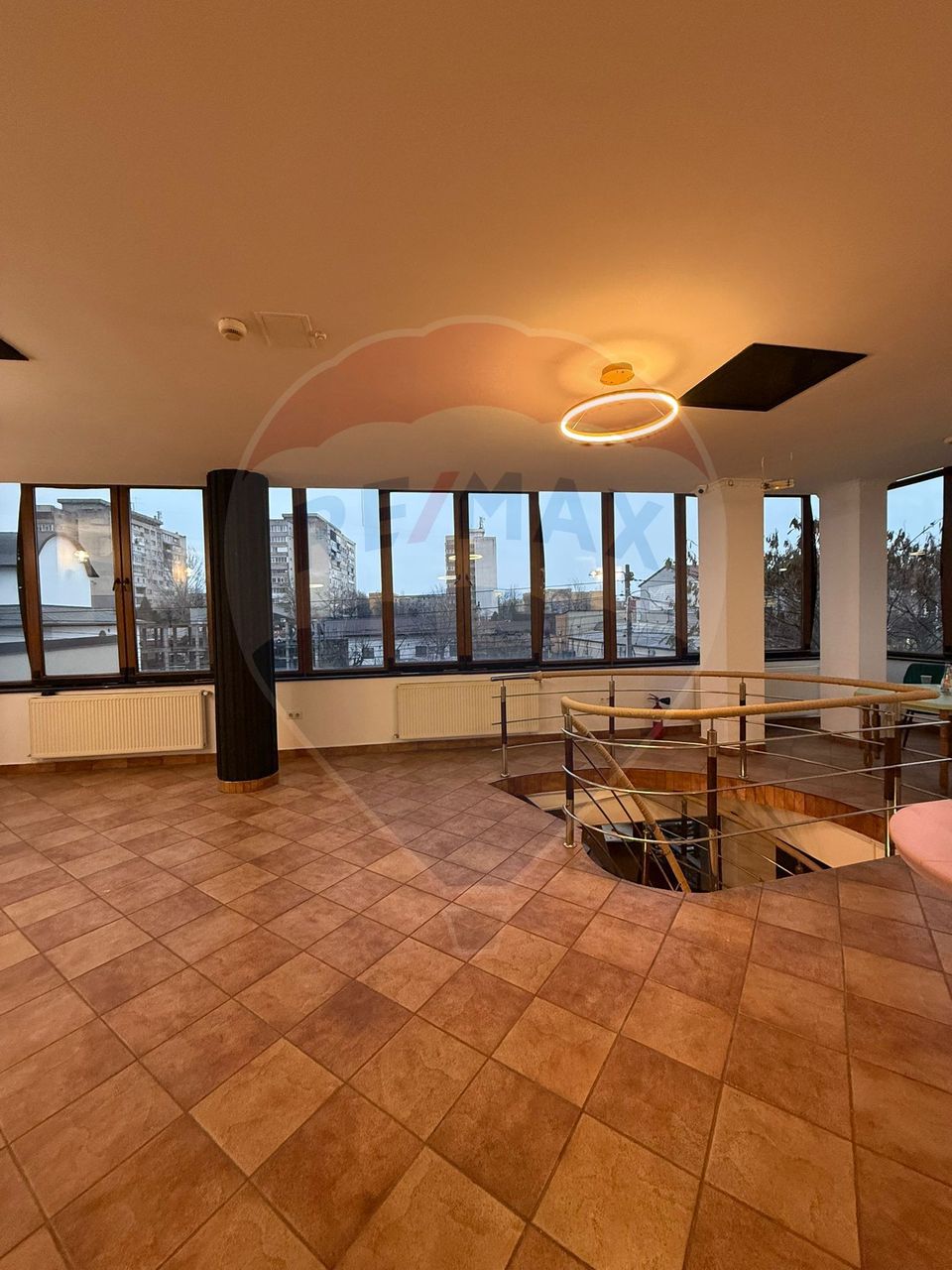 444sq.m Commercial Space for rent, Valea Rosie area