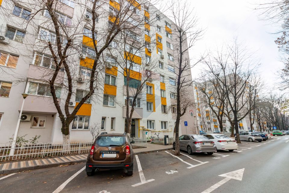 Apartament cu 3 camere de vânzare în zona Sebastian