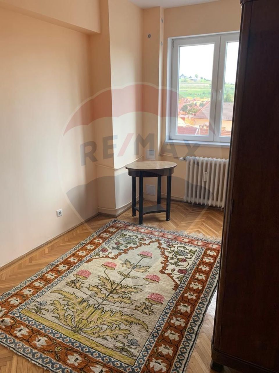 4 room Apartment for rent, Central area