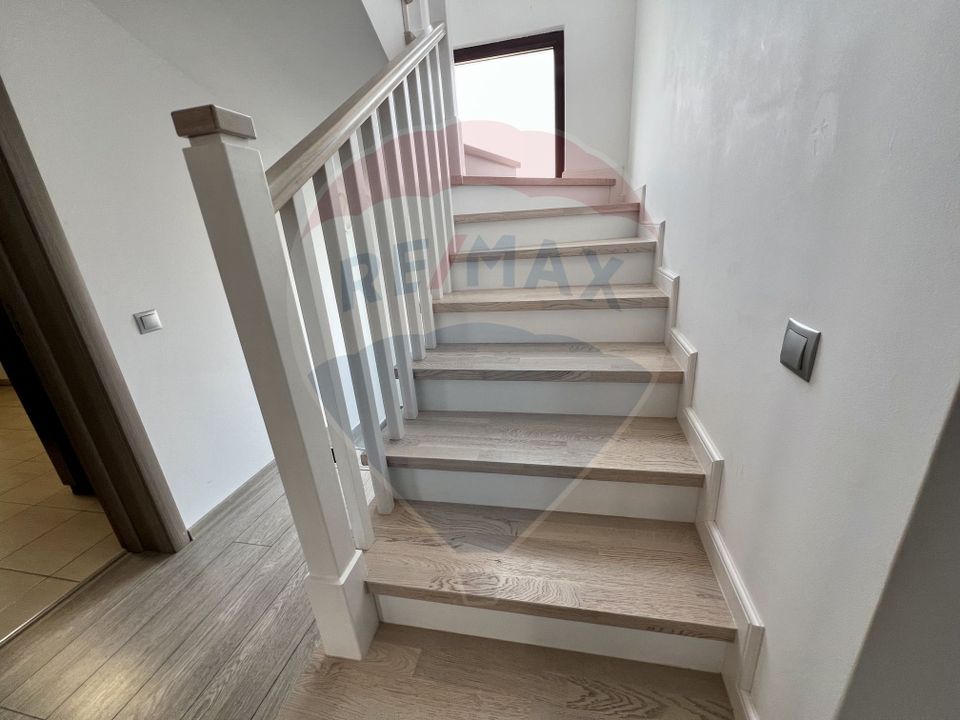 8 room House / Villa for sale