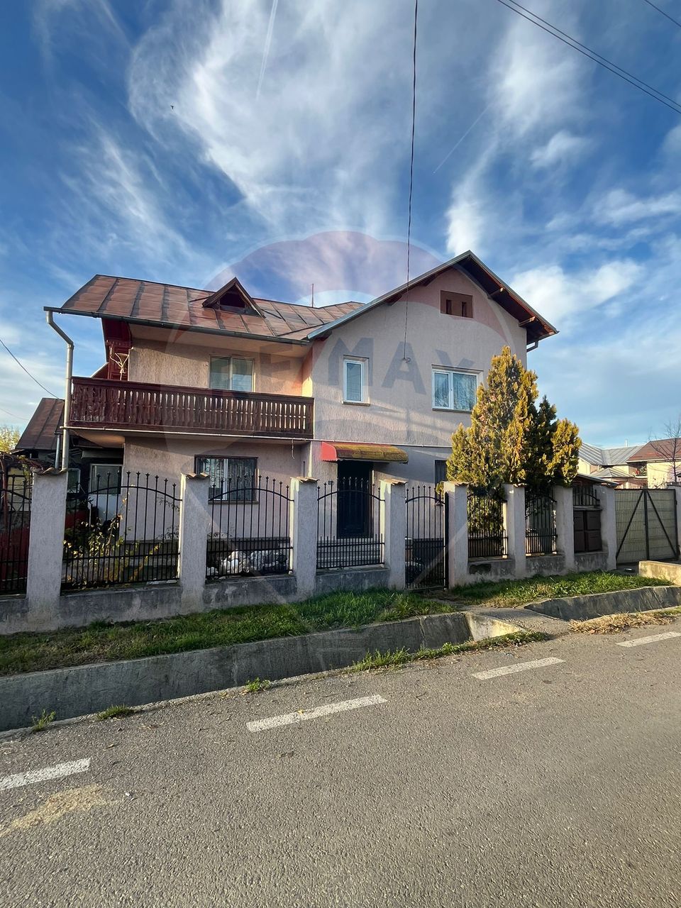 Casa cu 5 camere de vanzare in Priseaca 450 mp teren