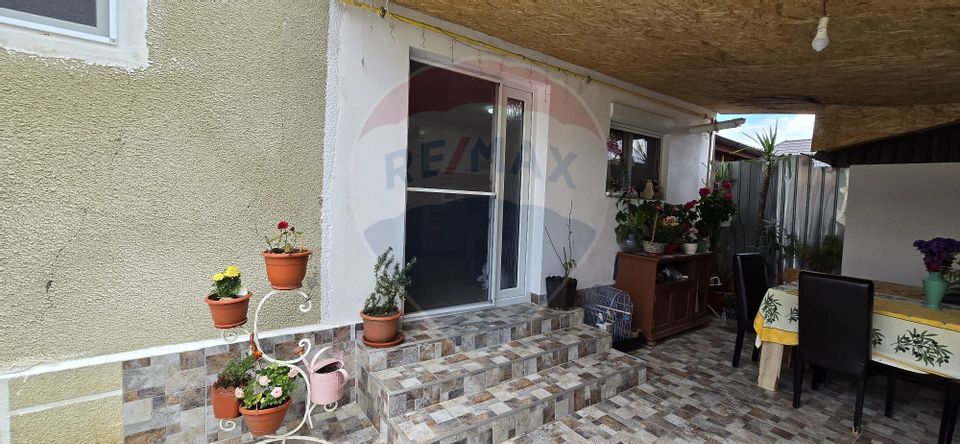 Casă / Vilă de vanzare cu 3 camere central Chisineu Cris