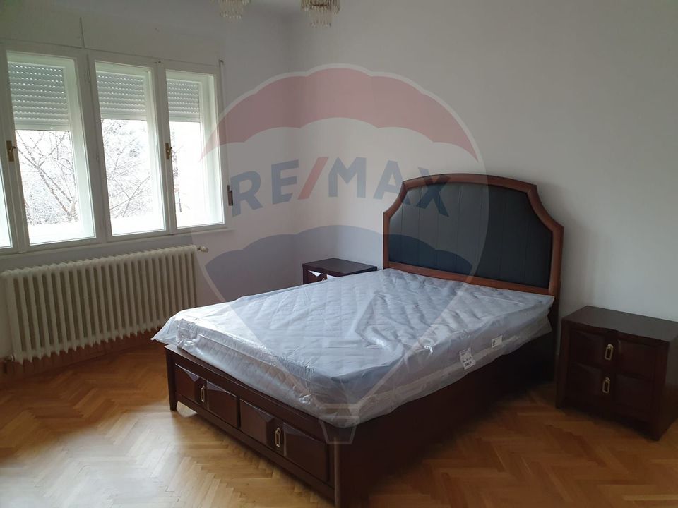 Apartament boem 5 camere zona ultracentrala etajul 1